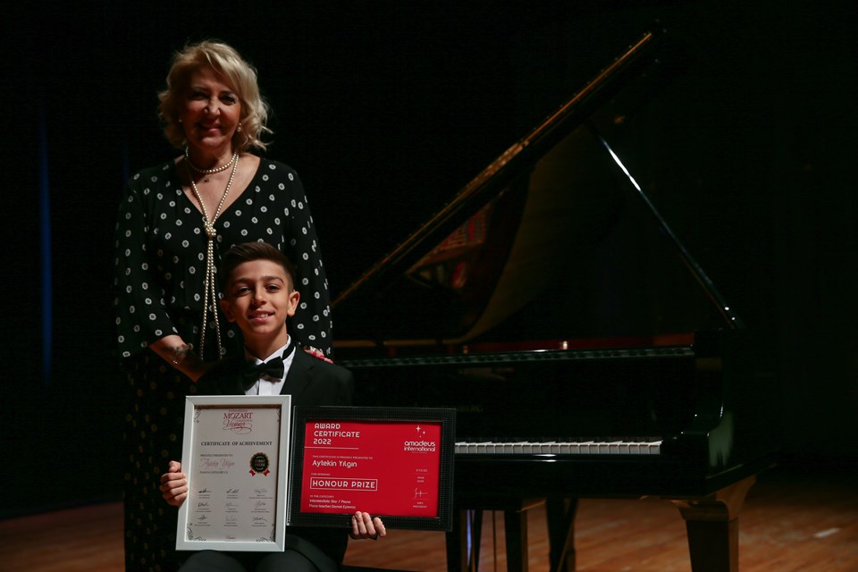 Piyanonun 11 yaşındaki Türk yeteneği Uluslararası Mozart Yarışması'nda birincilik kazandı - 1