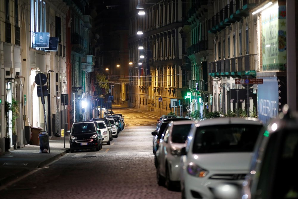 İtalya'nın Napoli kentinde sokağa çıkma yasağı olaylı başladı - 10