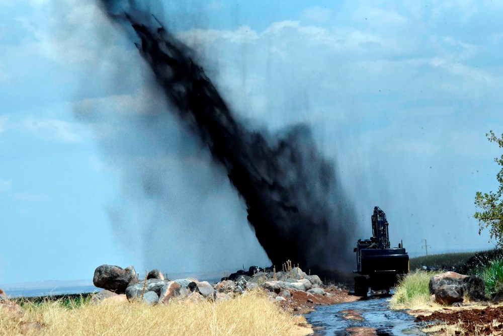 Şanlıurfa'da boru hattı delindi, ham petrol metrelerce yükseğe fışkırdı - 8
