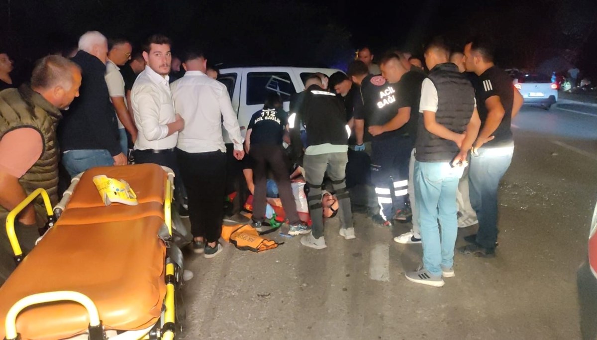 Düğün salonuna dönüş yapan araca motosiklet çarptı: 2 yaralı