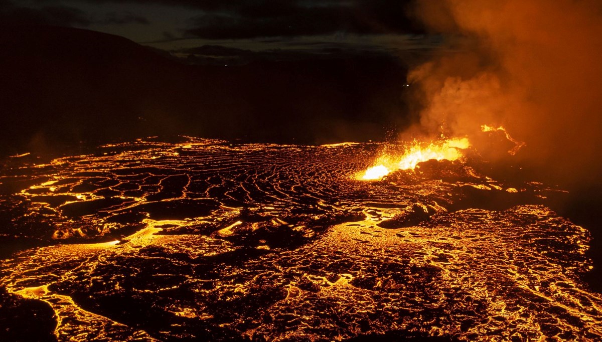 İzlanda’da volkan patlaması: Magma yeryüzüne çıktı