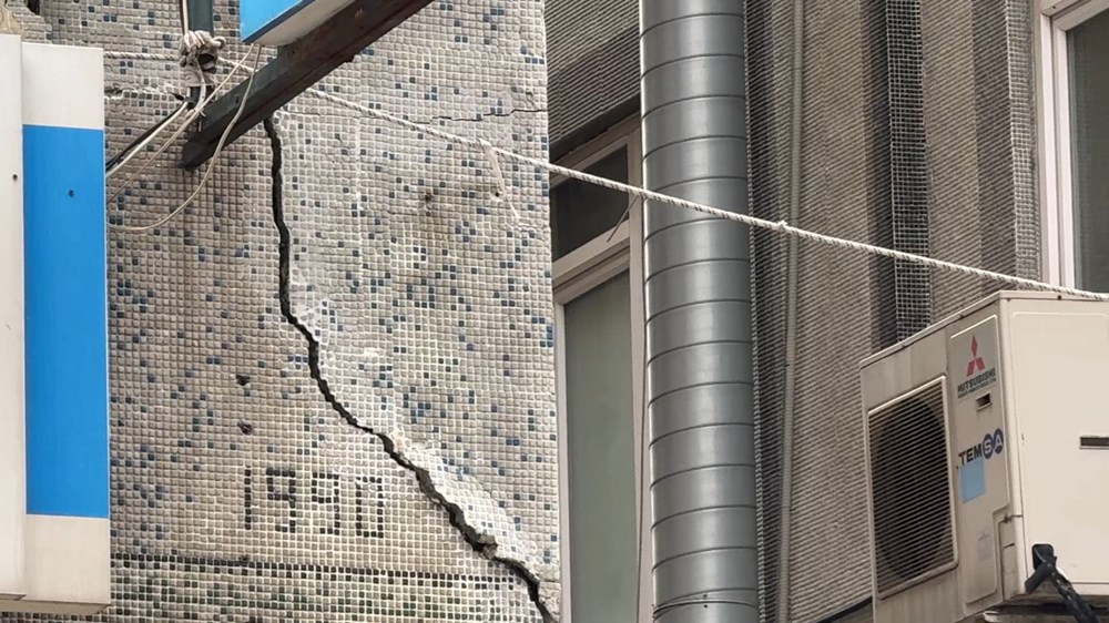 İstanbul'da sarsıntı: Avcılar'da sekiz katlı binada derin çatlaklar oluştu 72 fTDpaA9PskSHSAtaF02TgQ