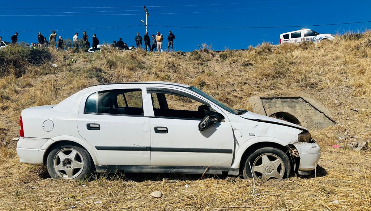 Adıyaman'da otomobil şarampole devrildi: 5 yaralı Adıyaman'da otomobil şarampole devrildi: 5 yaralı