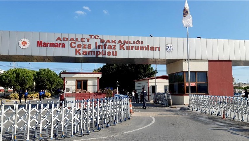 Cezaevinde başörtüsü kesildi iddiası | Üç infaz koruma memuru açığa alındı