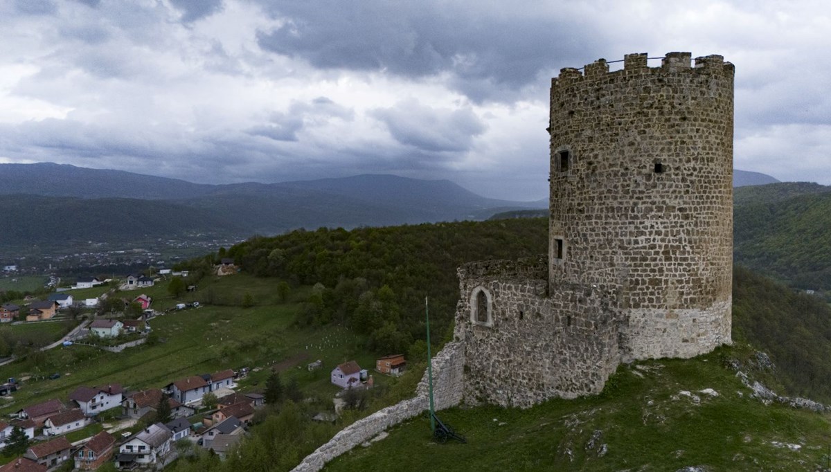 Sokolac Kalesi zamana direniyor