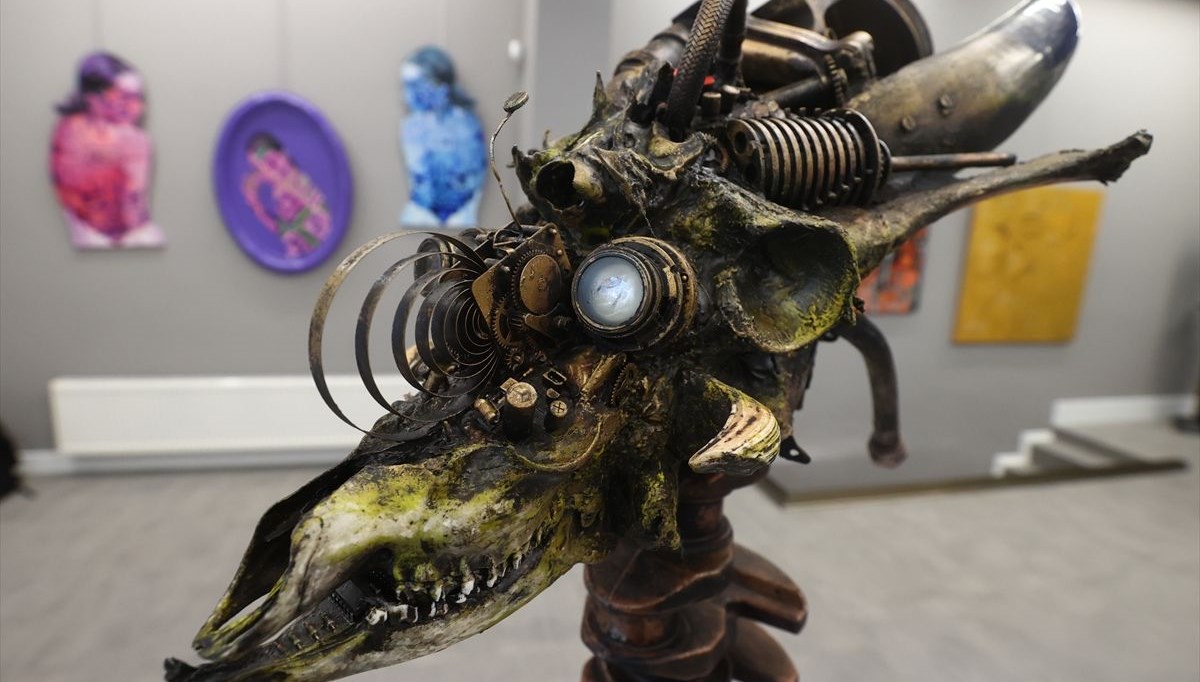 Toplanan atıklar sanat eserine dönüşüyor Toplanan atıklar sanat eserine dönüşüyor