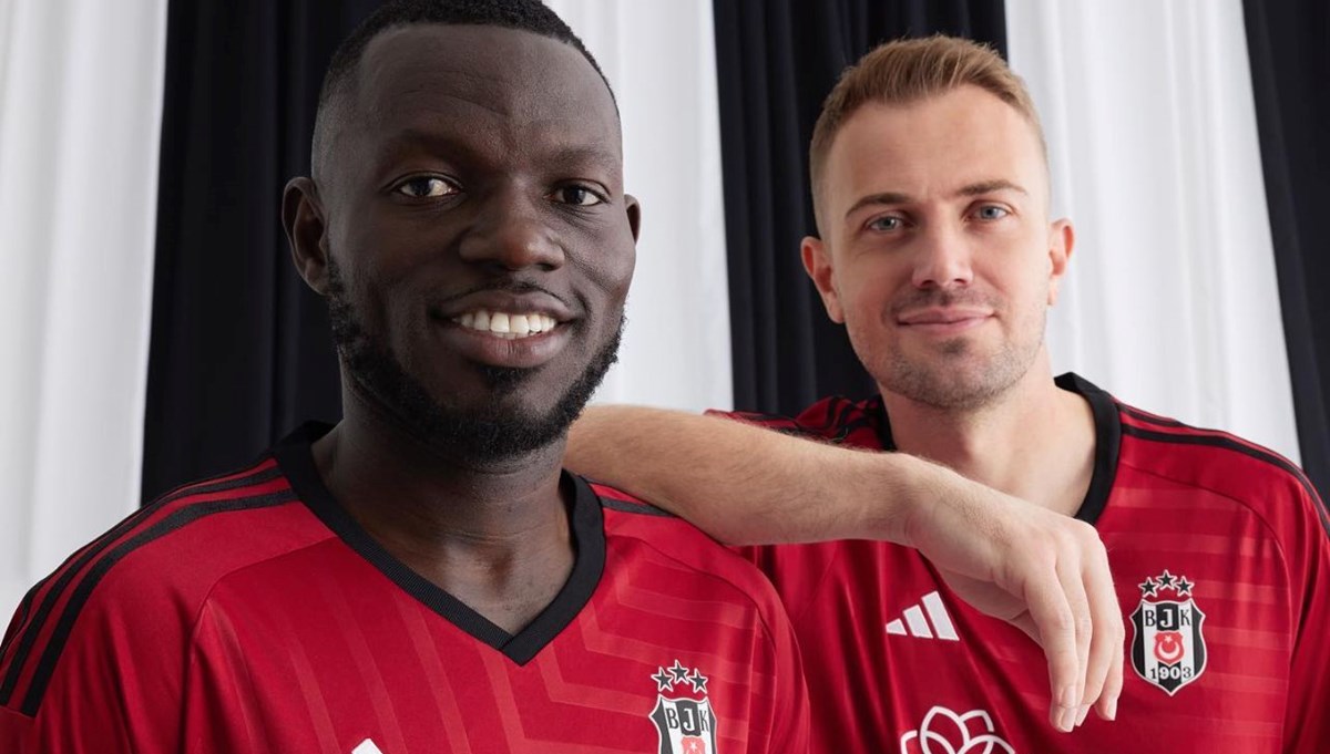 Beşiktaş yeni sezon formalarını tanıttı Beşiktaş yeni sezon formalarını tanıttı
