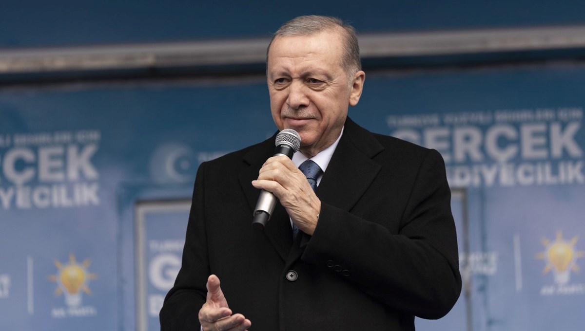 Cumhurbaşkanı Erdoğan: Hiç kimsenin bize seçim kaybettirmek için ortada dolaşmasına rıza gösteremeyiz Cumhurbaşkanı Erdoğan: Hiç kimsenin bize seçim kaybettirmek için ortada dolaşmasına rıza gösteremeyiz