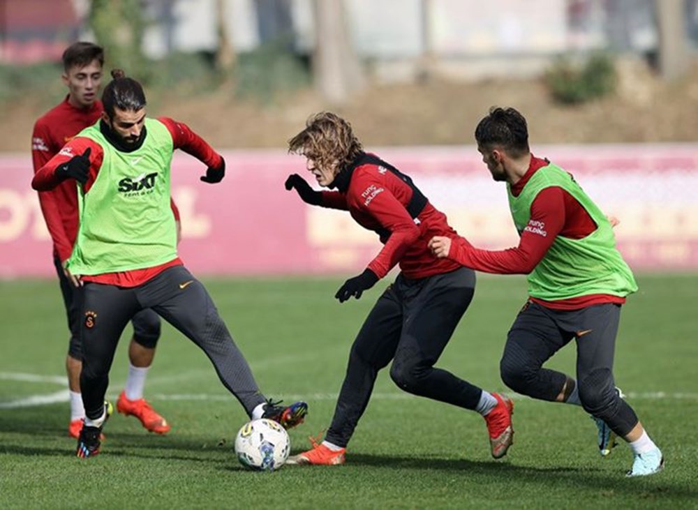 Fenerbahçe-Galatasaray derbisinde 396. randevu: Muhtemel 11'ler, eksik oyuncular - 9