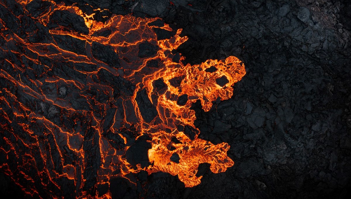 Yerin derinliklerinde kayalar sıvı gibi akıyor!