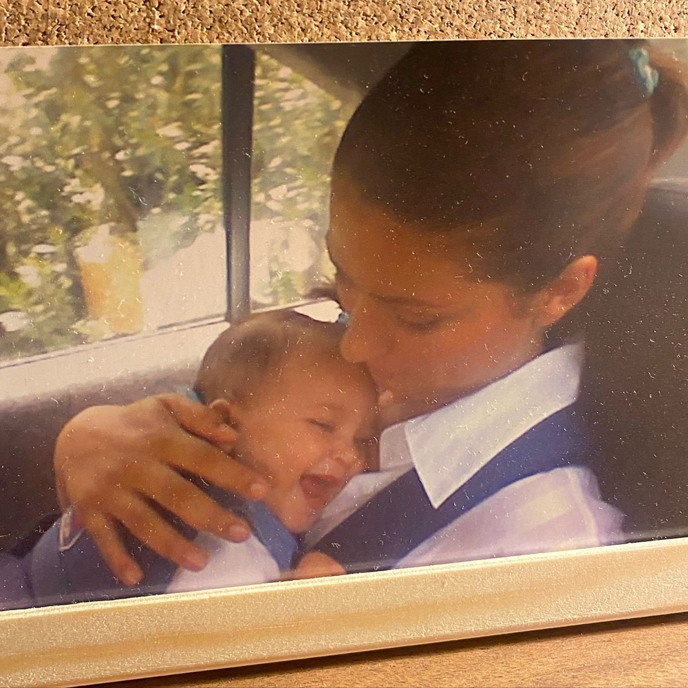 Demet Özdemir takipçilerini geçmişe götürdü (Ünlülerin çocukluk ve gençlik halleri) 171 fYH6BUJg1EymR5t pFSLlA