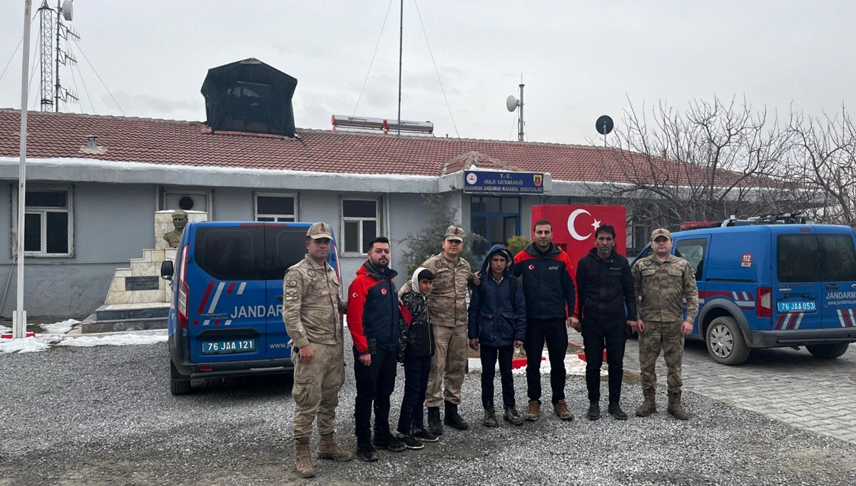 Okula gitmeyip arazide kaybolan çocuklar 4 saat sonra bulundular