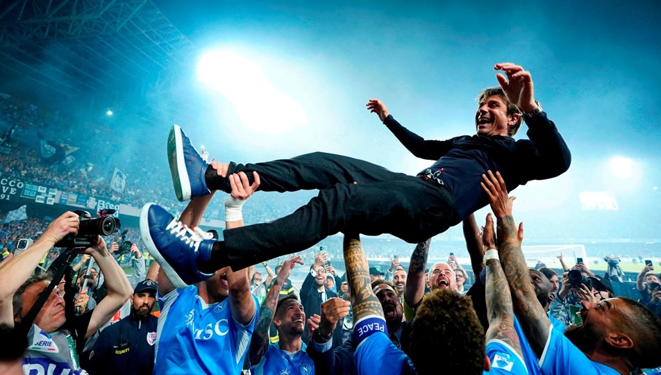 Napoli'de merak edilen soru yanıt buldu: Conte kalacak mı?