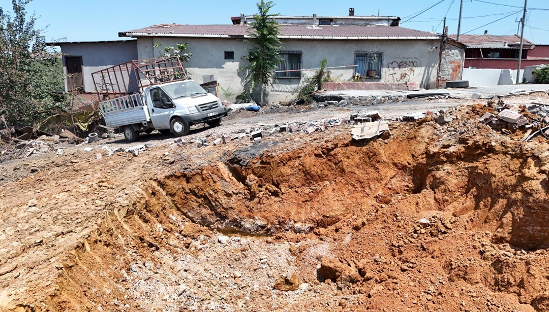 İstanbul'da bir mahalle diken üstünde! Uçurumun kenarındaki evleri yutuyor