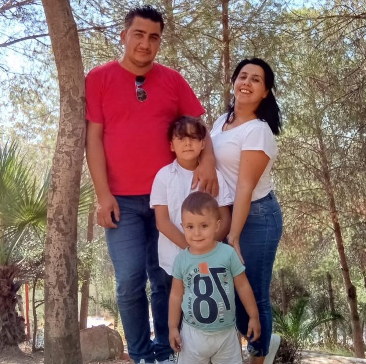 Yangından geriye mutlu aile fotoğrafı kaldı