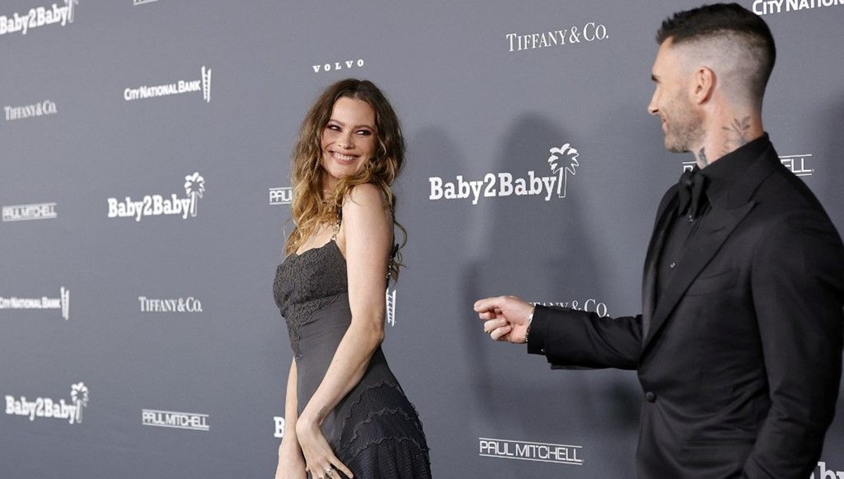 Hamileyken aldatılma skandalından sonra Behati Prinsloo sosyal medyaya geri döndü