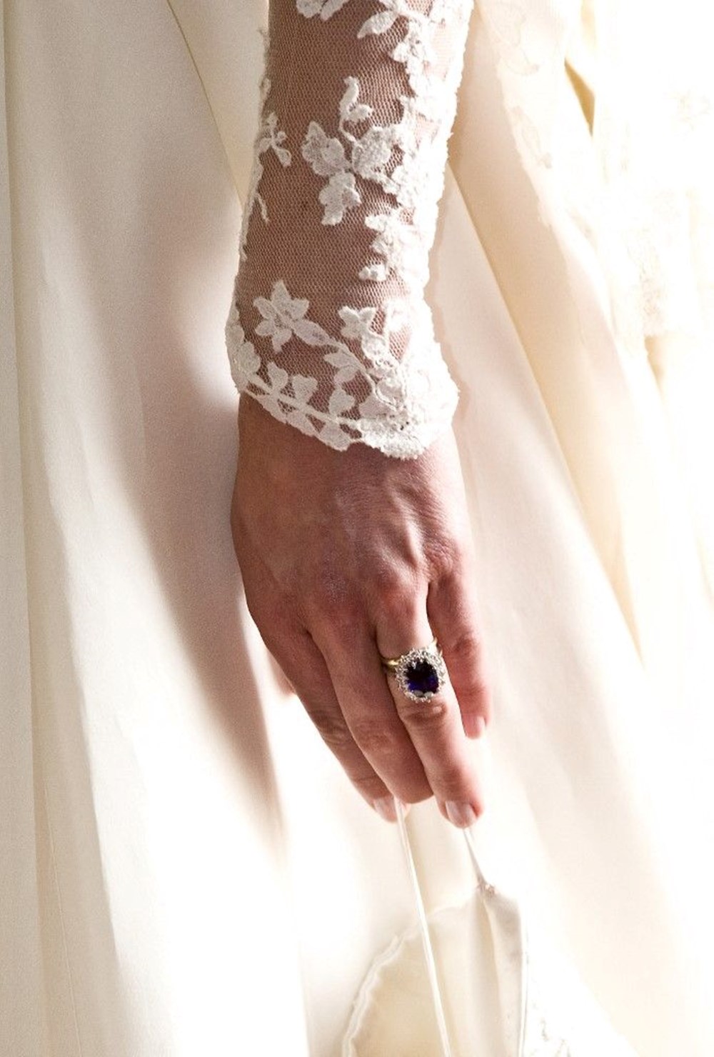 Kate Middleton'ın lanetli nişan yüzüğü: Neden Diana'nın yüzüğünü takıyor? - 6