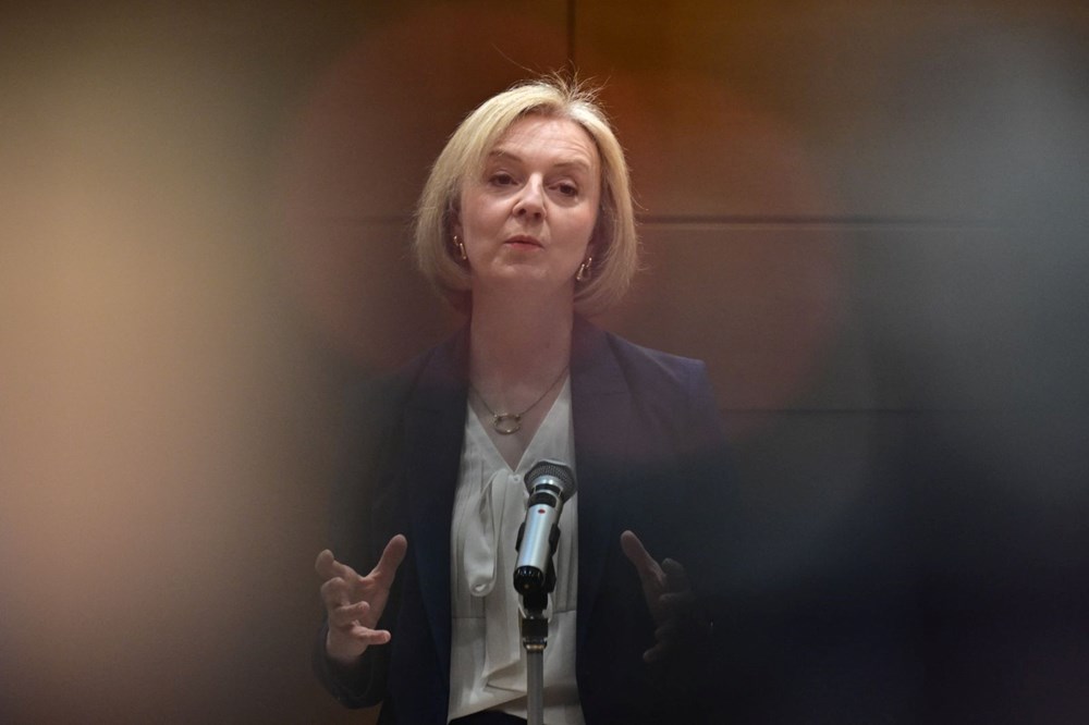 İngiltere Eski Başbakanı Liz Truss'a bornoz ve parti faturası