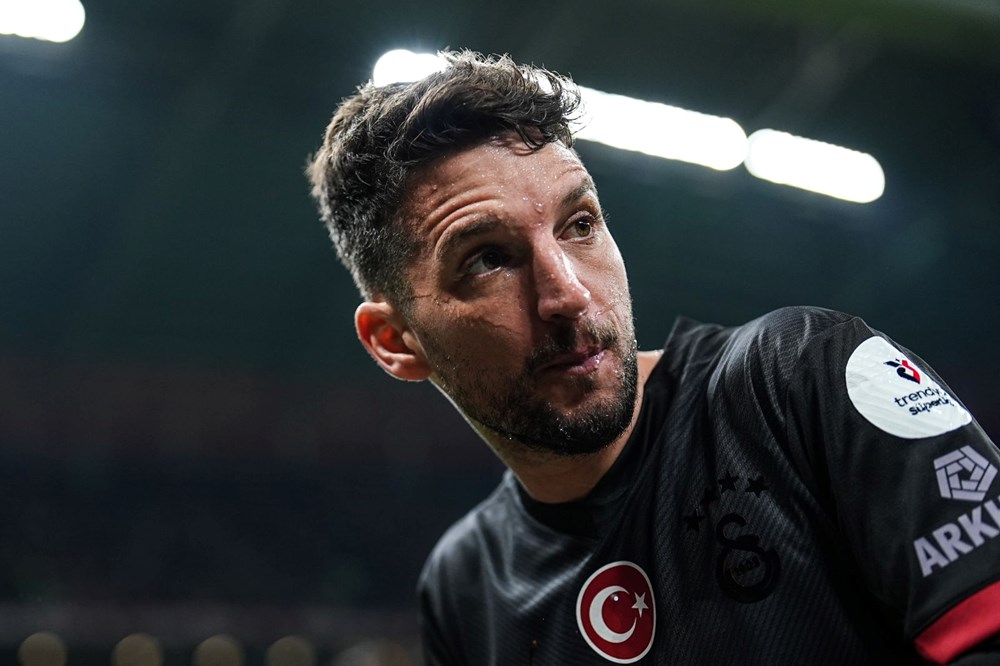 Mertens Galatasaray'a veda ediyor: Dünyaca ünlü teknik direktörün yanında hocalığa ilk adım! - 1