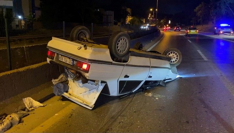 Kartal'da otomobil devrildi: 2 yaralı