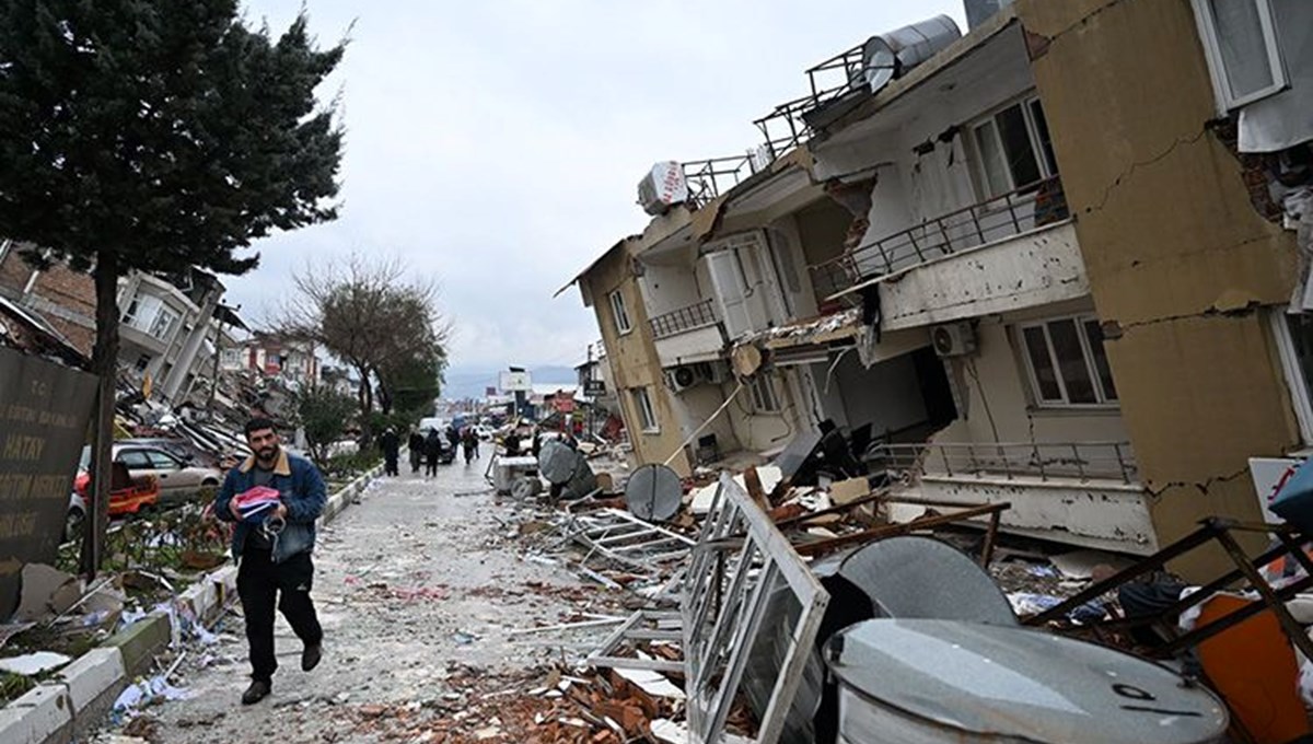 Depremde 48 kişiye mezar oldu! Müteahhit suçu geçmişteki kazaya attı Depremde 48 kişiye mezar oldu! Müteahhit suçu geçmişteki kazaya attı