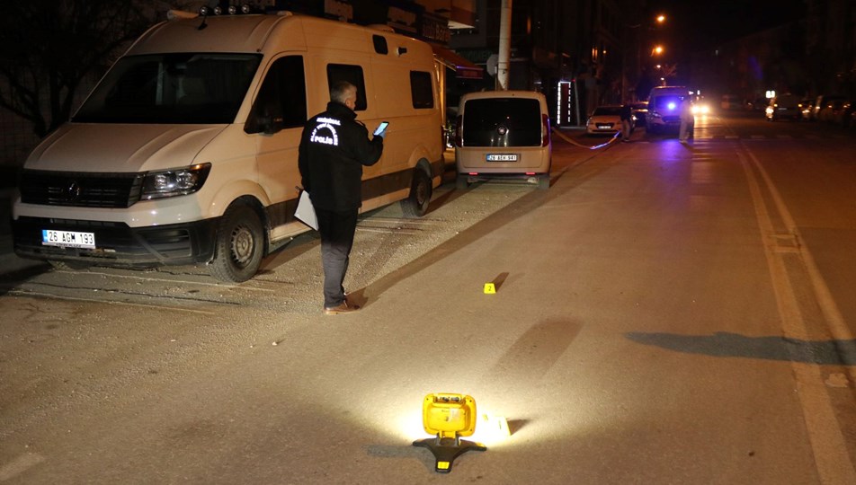 Eskişehir'de silahlı kavga: 1'i ağır 2 yaralı
