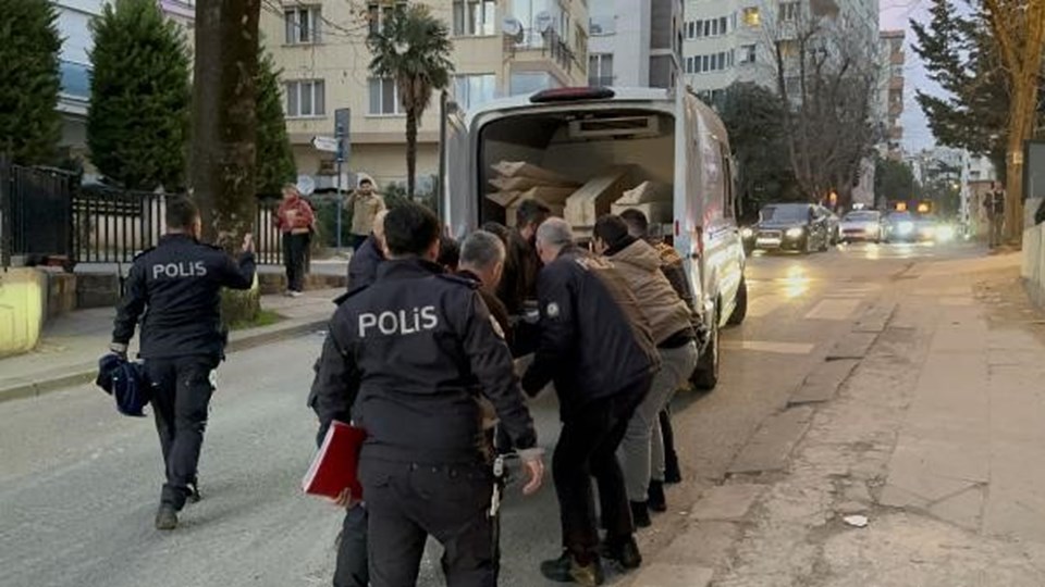 Marmaray'da raylara atlayan bir kişi öldü - 1
