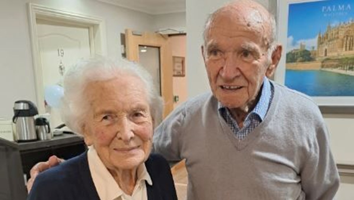 75 yıllık evli çift, mutlu beraberliğin sırrını açıkladı 75 yıllık evli çift, mutlu beraberliğin sırrını açıkladı
