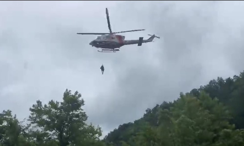 Şile'de selde mahsur kalanları helikopter kurtardı - 2