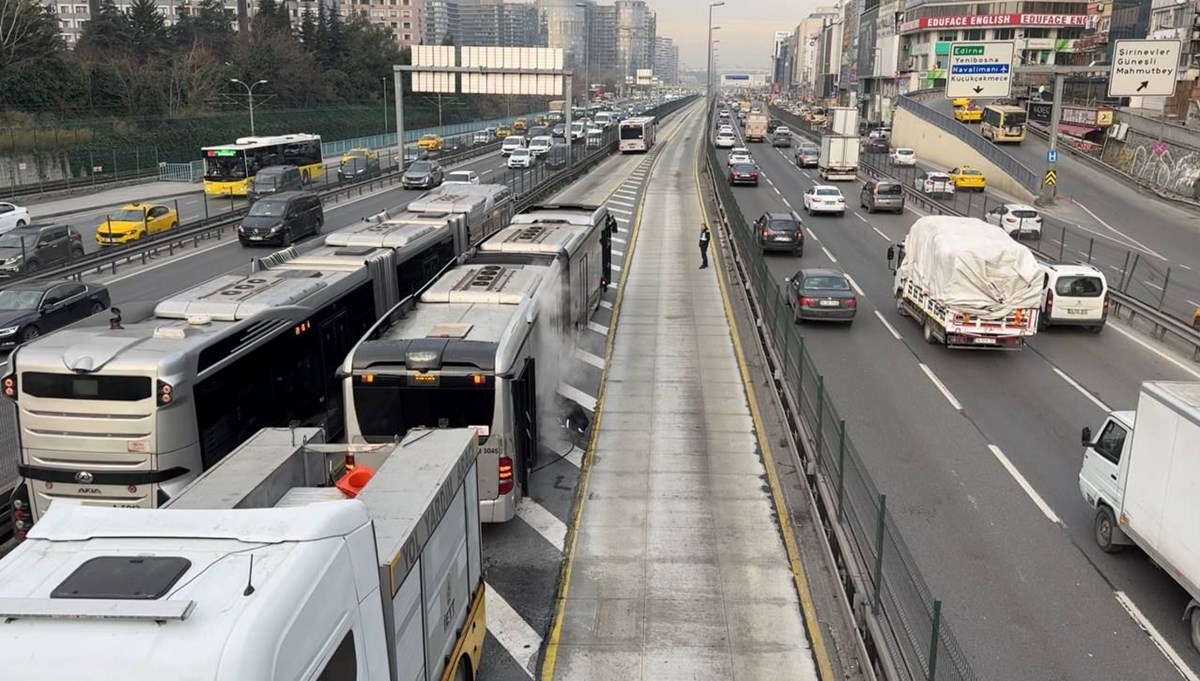 Bahçelievler'de metrobüs arızası