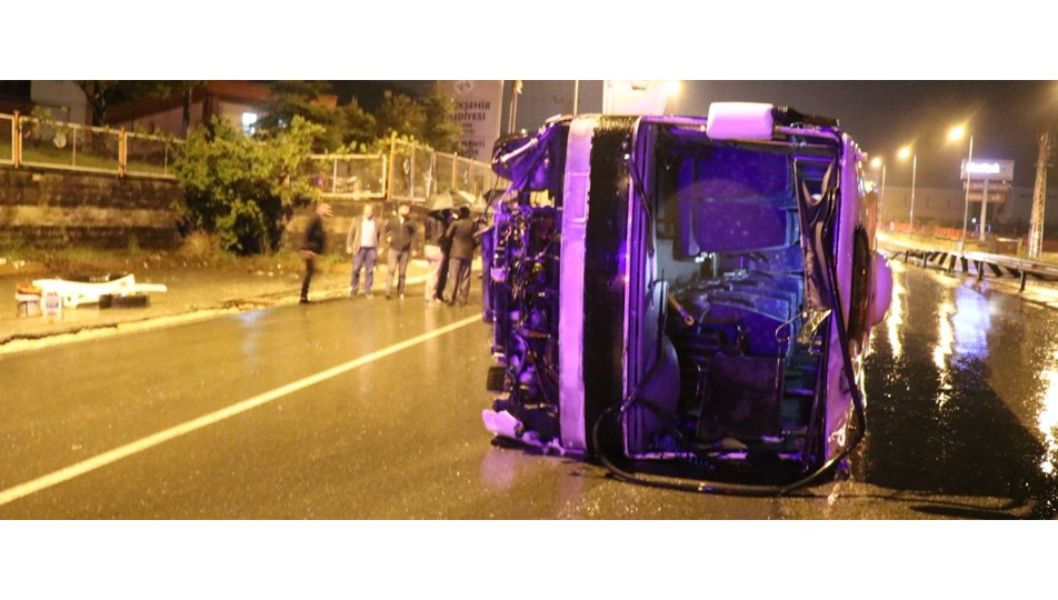 İşçi servisi yan yattı: 19 yaralı