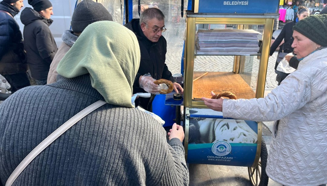 500 simidi bedava dağıttı: "Hayır simididir, alabilirsiniz" sözünü duyan şaşırdı