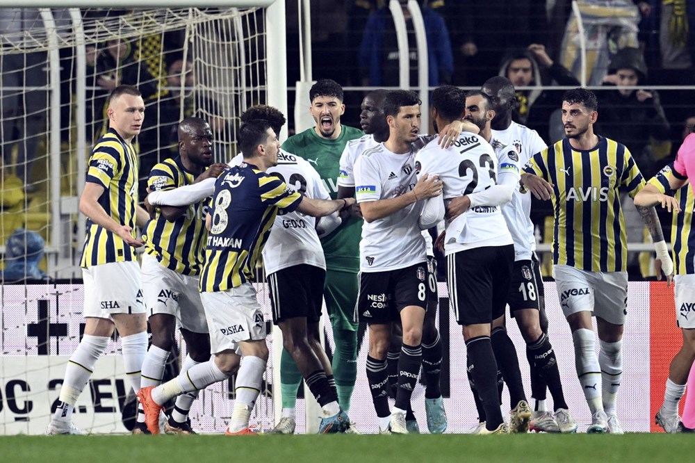 Beşiktaş Kadıköy'de Fenerbahçe'yi 10 kişiyle dağıttı! Dev derbide tam 6  gol