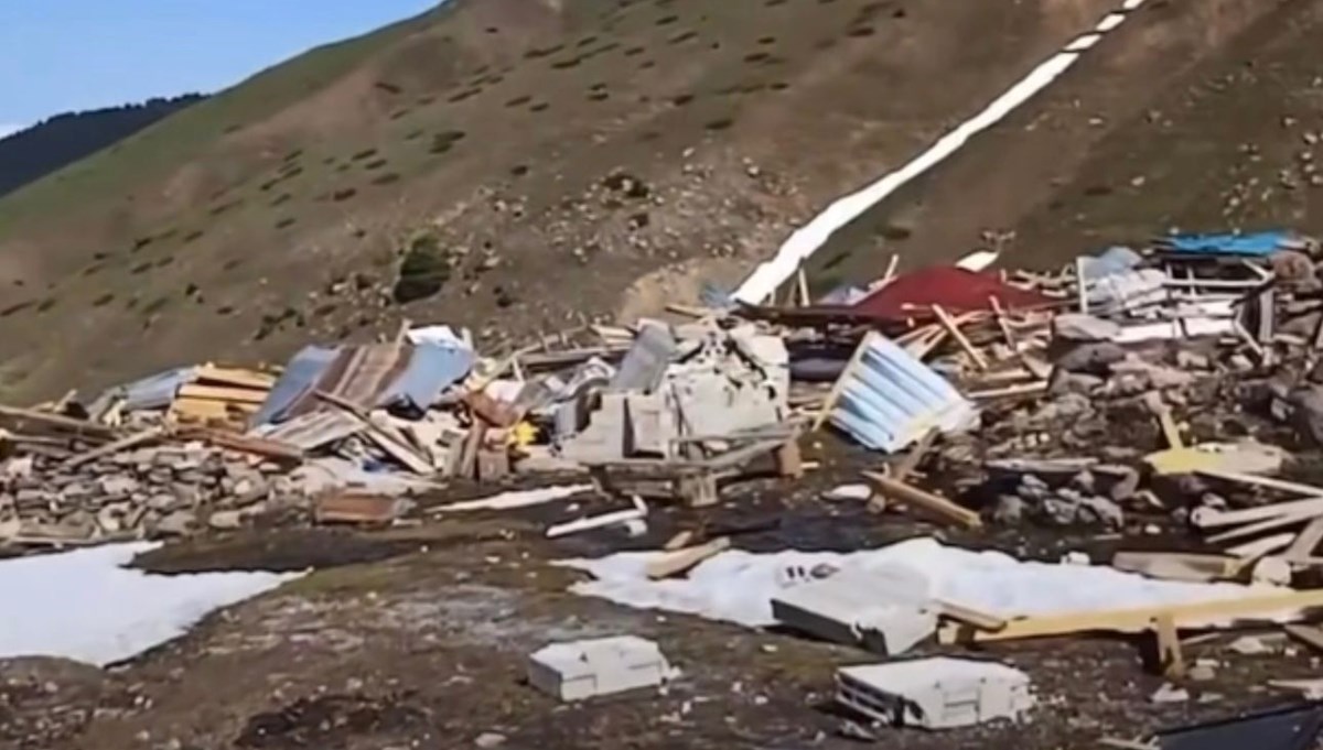 Kar eriyince ortaya çıktı: Sert geçen kış 9 evi yıktı