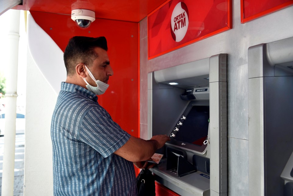 Şanlıurfa'da ATM’de unutulan engelli maaşını, sahibine ulaştırdı - 1