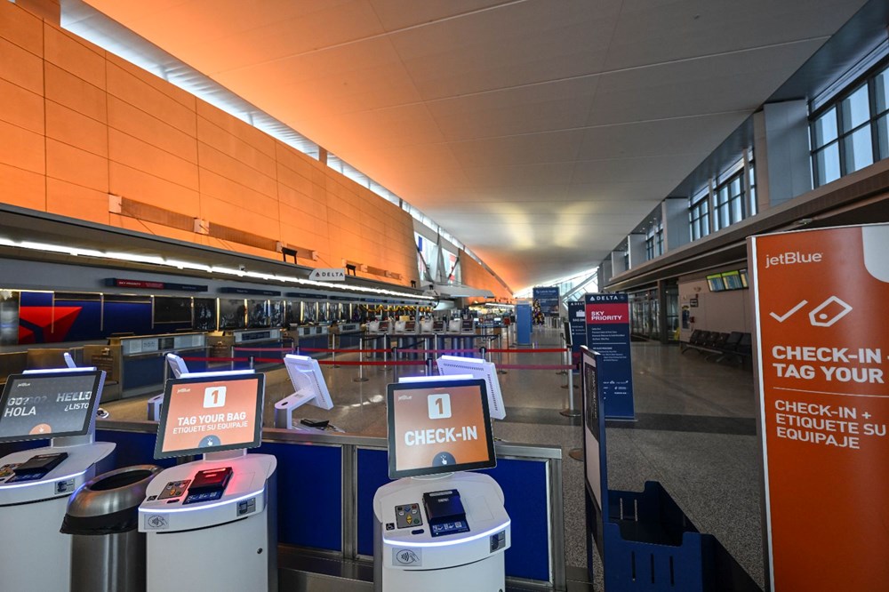 ABD'de hayat durdu: Kar fırtınası hava ve kara trafiğini felç etti - 18