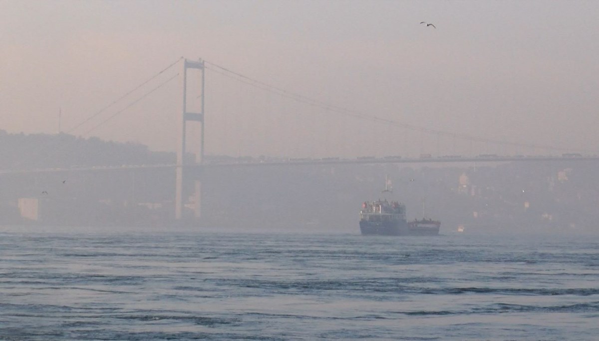 İstanbul Boğazı’nda sis etkili oldu