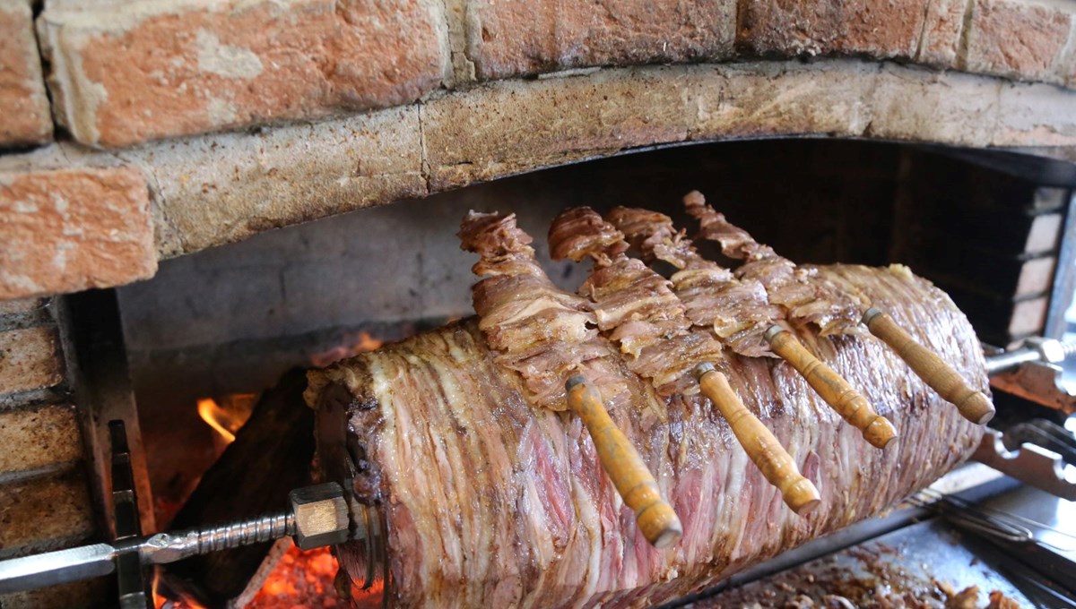 Cağ kebabını kavanoza koyup dünyaya gönderiyor: 35 dakika suda beklemesi yeterli