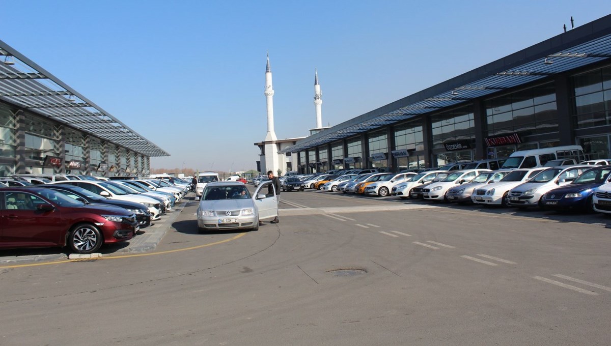İkinci el otoda satış azaldı, fiyatlar yine düşmedi