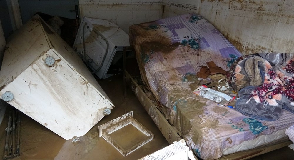 Doğu Karadeniz'de sağanak sel ve heyelana yol açtı: Ev çöktü, yollar kapandı - 16