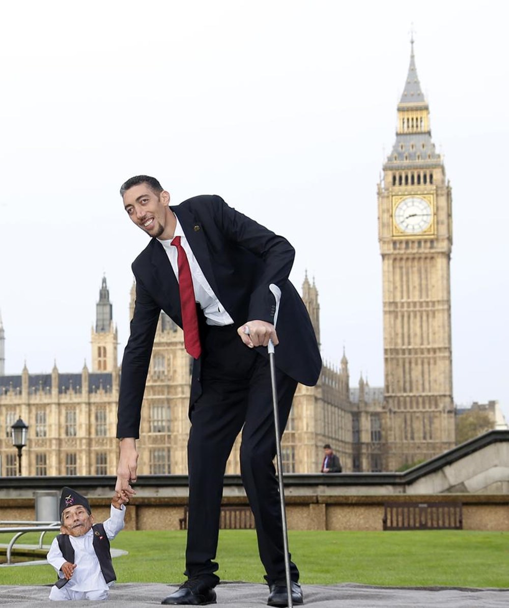 Tall man short man. Самый низкий человек в мире. В какой стране самые низкие люди. Shortest man.