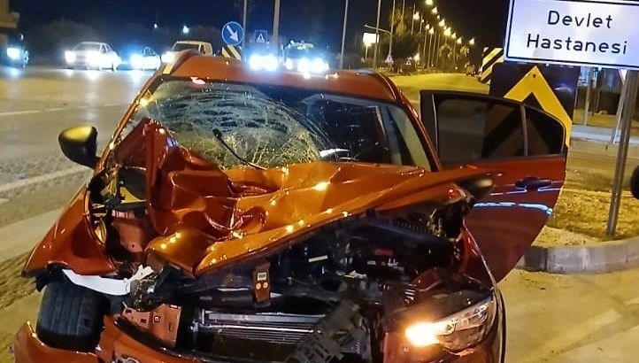 Mersin'de otomobil yayalara çarptı: 2 ölü