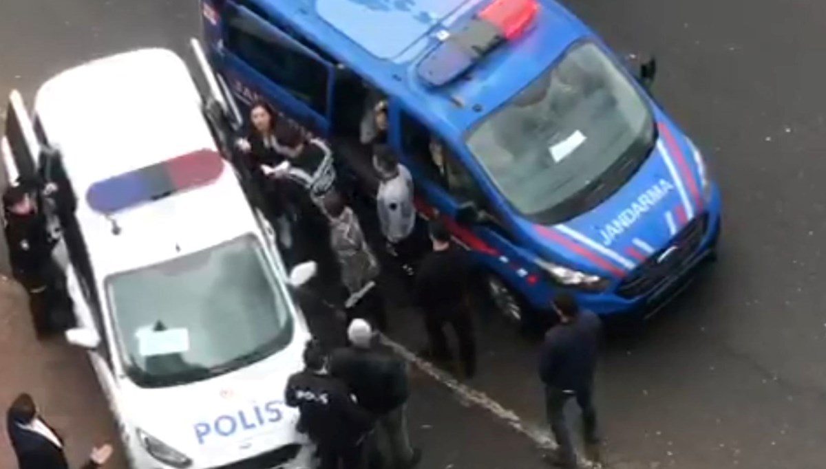 Şanlıurfa'da kadını sokakta tehdit eden polise soruşturma Şanlıurfa'da kadını sokakta tehdit eden polise soruşturma