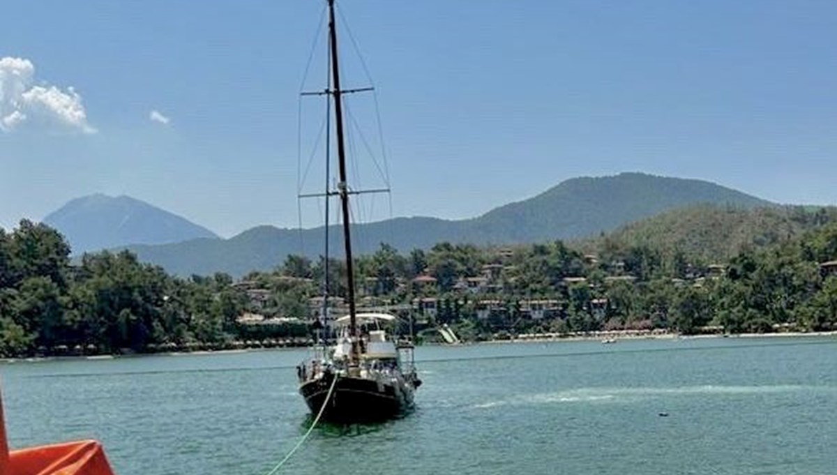 Fethiye Körfezi'nde sürüklenen tekne kurtarıldı Fethiye Körfezi'nde sürüklenen tekne kurtarıldı