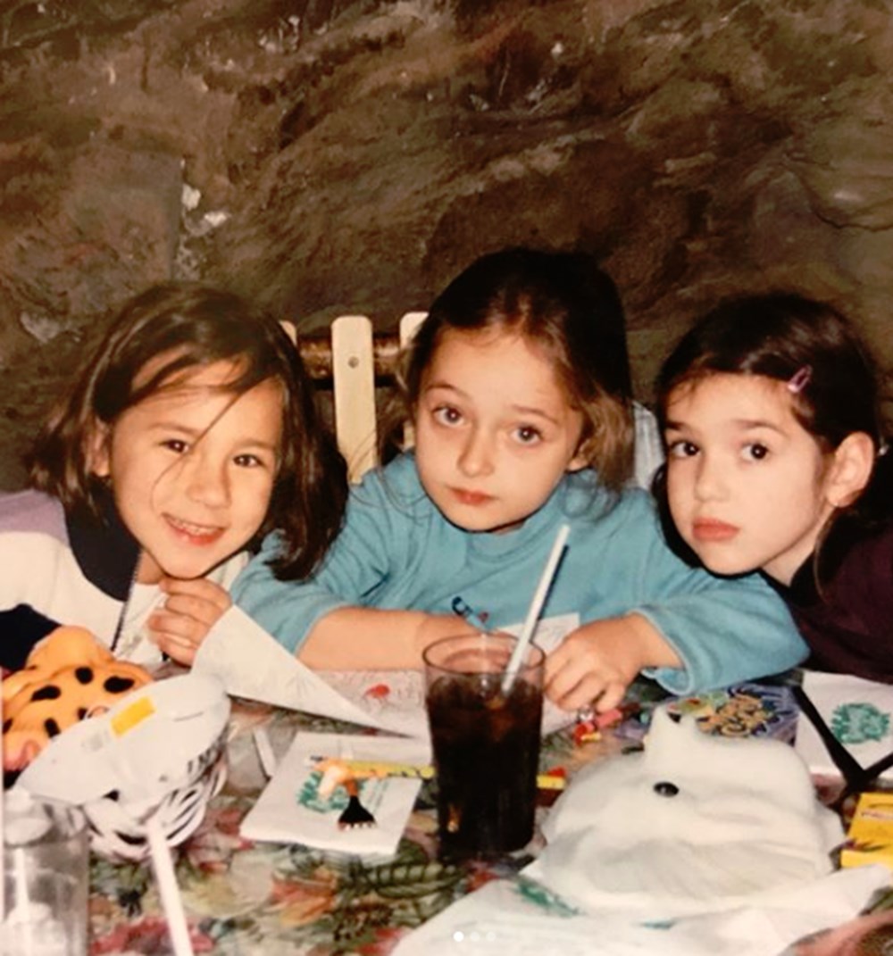 Su Burcu Yazgı Coşkun'dan nostaljik kare (Ünlülerin çocukluk ve gençlik halleri) - 493