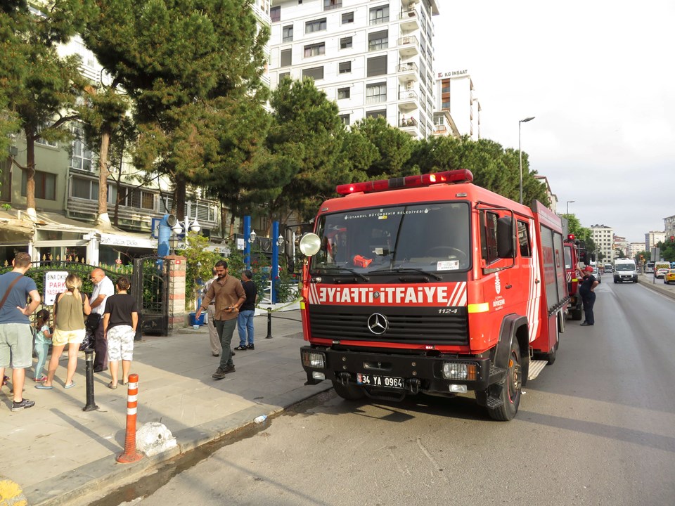 İstanbul'da korkutan yangına 'Zilli' tahliye - 1
