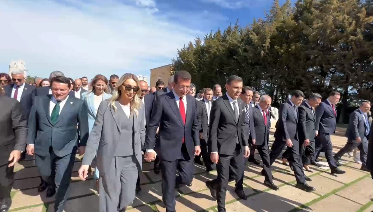 İBB Başkanı İmamoğlu Anıtkabir'i ziyaret etti İBB Başkanı İmamoğlu Anıtkabir'i ziyaret etti