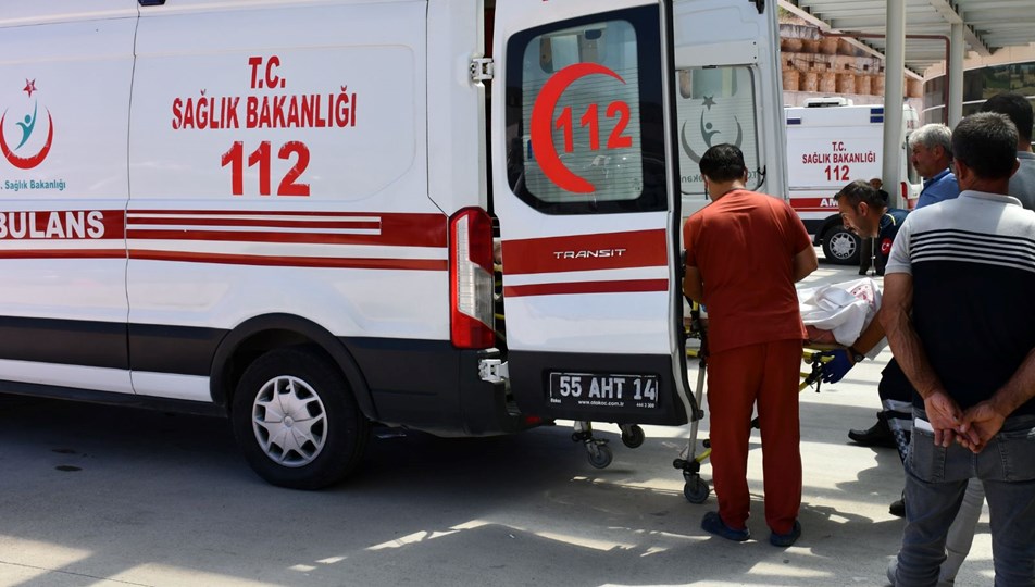Arızaya giden 3 işçi elektrik akımına kapıldı