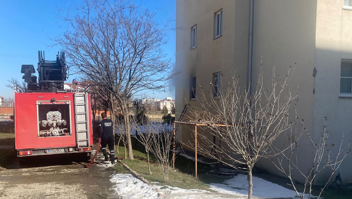 Devrilen elektrikli ısıtıcı evi yaktı Devrilen elektrikli ısıtıcı evi yaktı