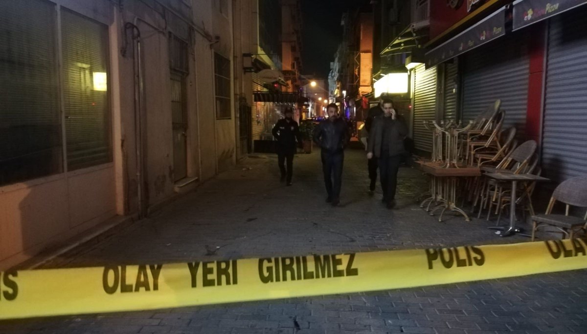 İzmir'de bıçaklı kavga
